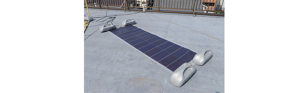 G-CROSS 専用ソーラー発電機：広げたソーラー画像